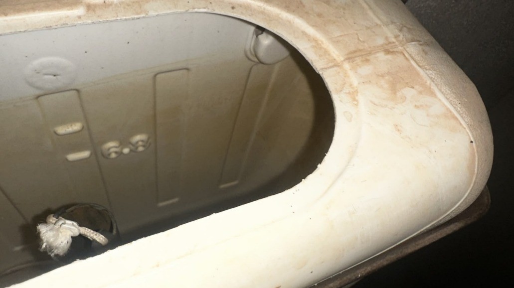 PM encontra pedras de crack em descarga de vaso sanitário e apreende adolescente em Itanhomi