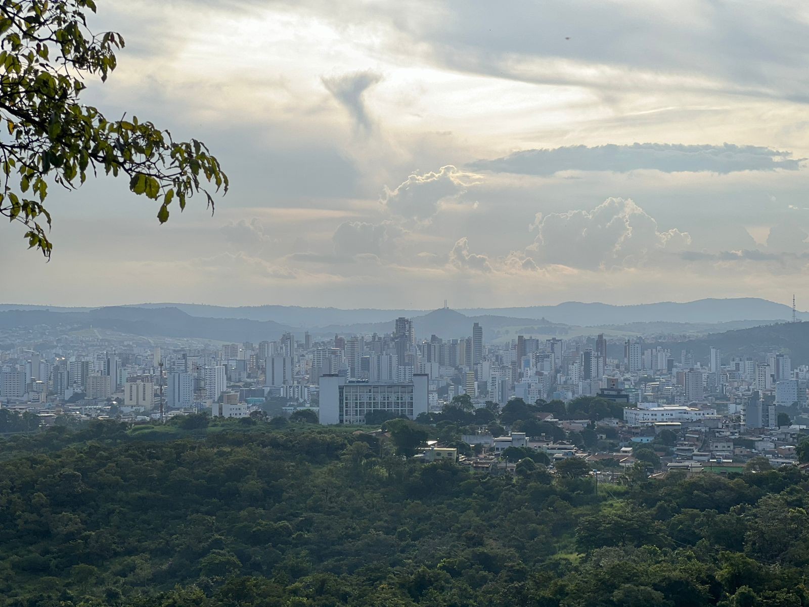 Como fica o tempo na véspera e no dia de Natal em Divinópolis e região? Veja a previsão