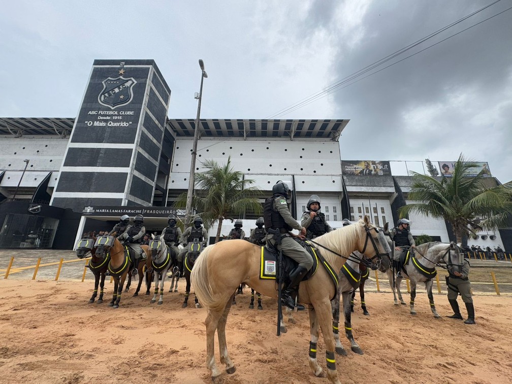 Cavalaria também fez parte do treinamento — Foto: Sérgio Henrique Santos/Inter TV Cabugi