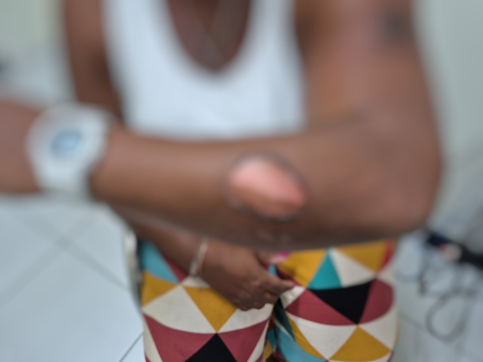 Homem é PRESO EM FLAGRANTE POR TORTURAR MULHER QUE TERIA APLICADO GOLPE NELE EM MESQUITA, NO RJ; Polícia Diz Que Ele Usou Maçarico