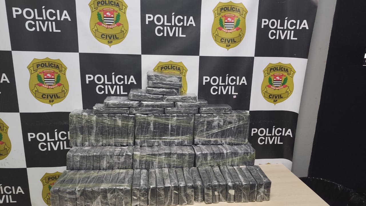 Polícia apreende 140 kg de pasta base de cocaína escondidos em caminhão de combustível em Paulínia
