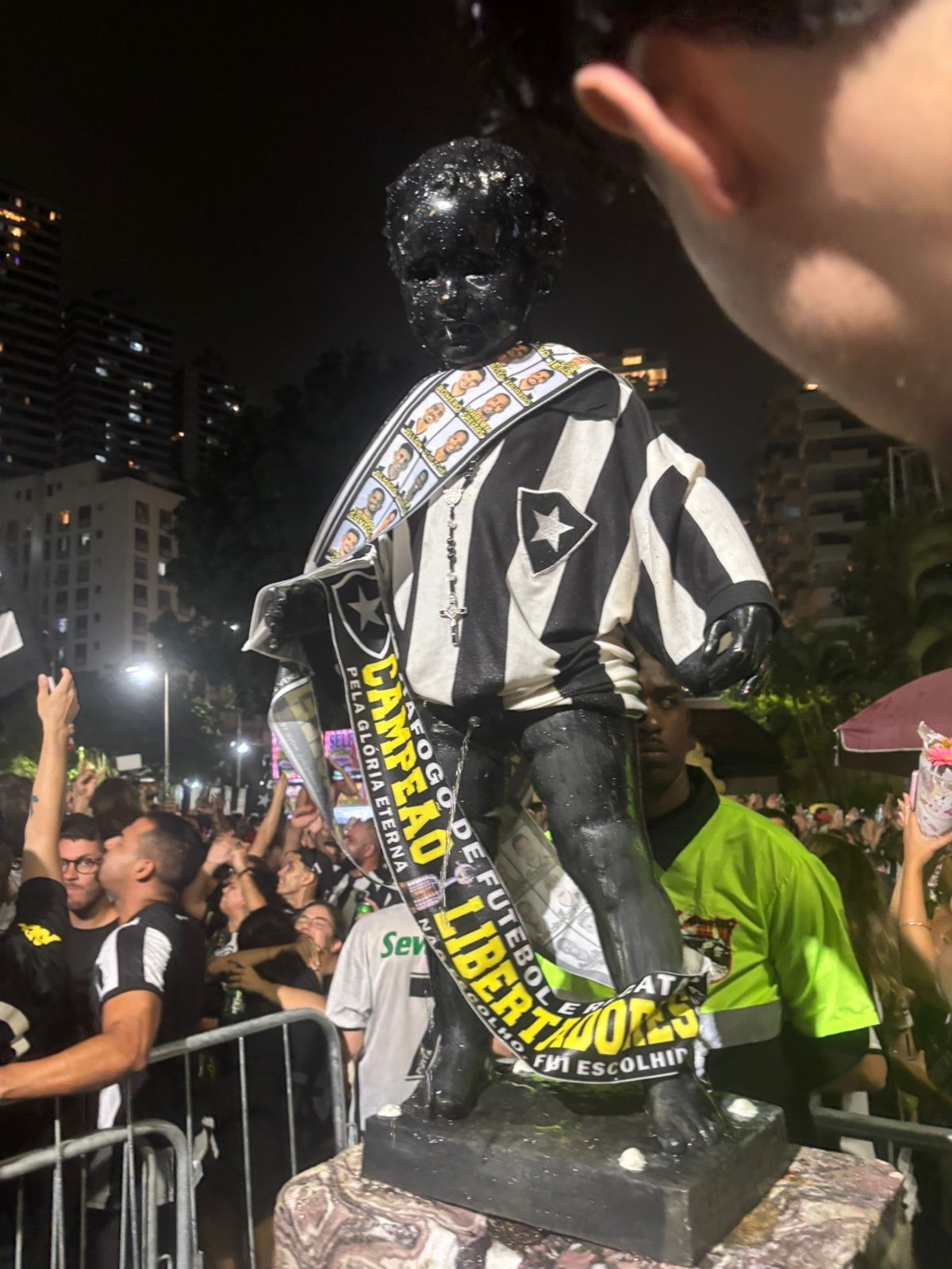 É tempo de Botafogo, de novo! Torcida sai às ruas para festejar o 2º