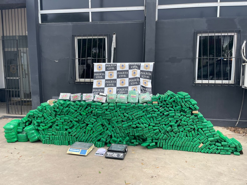 Cerca de uma tonelada de droga apreendida na Bahia — Foto: PC-BA