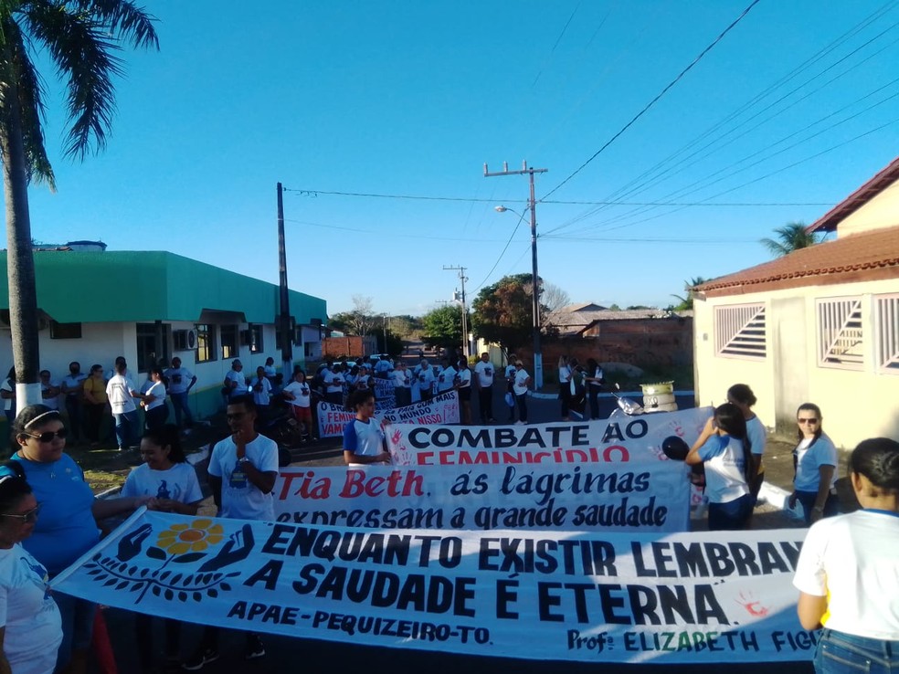 Após morte de professora, amigos e ex-alunos fazem protesto contra casos de feminicídio no TO — Foto: Divulgação