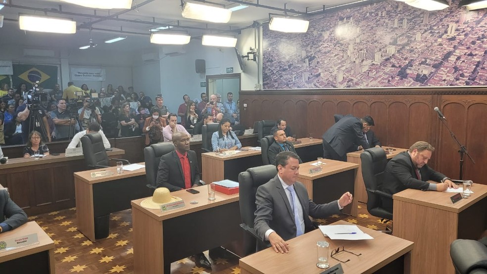 2 de 3
Sessão extraordinária contou com a presença dos 17 vereadores que compõe a Casa Legislativa de Bauru — Foto: Luís Ricardo da Silva/Arquivo Pessoal