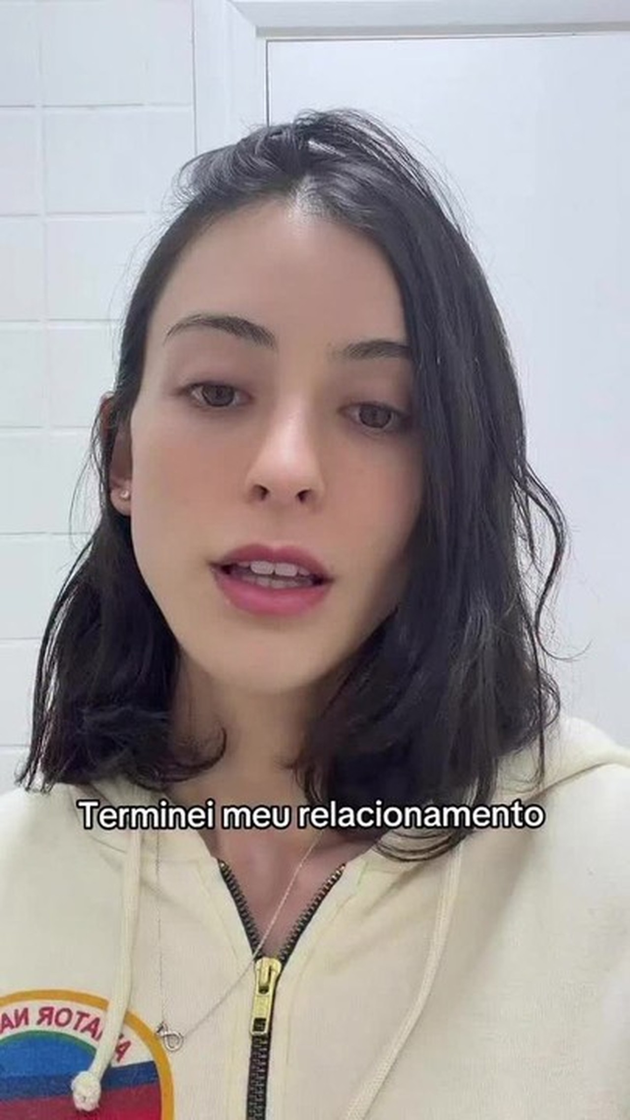 Bella Longuinho relata agressão do namorado e anuncia término