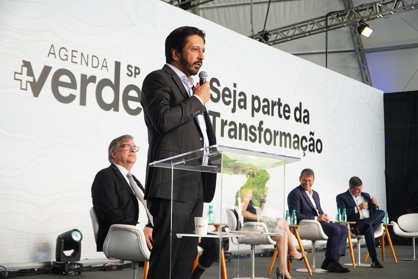Nunes anuncia R$ 28,8 bilhões do orçamento de SP em 2026 para cidade se adaptar às mudanças climáticas 