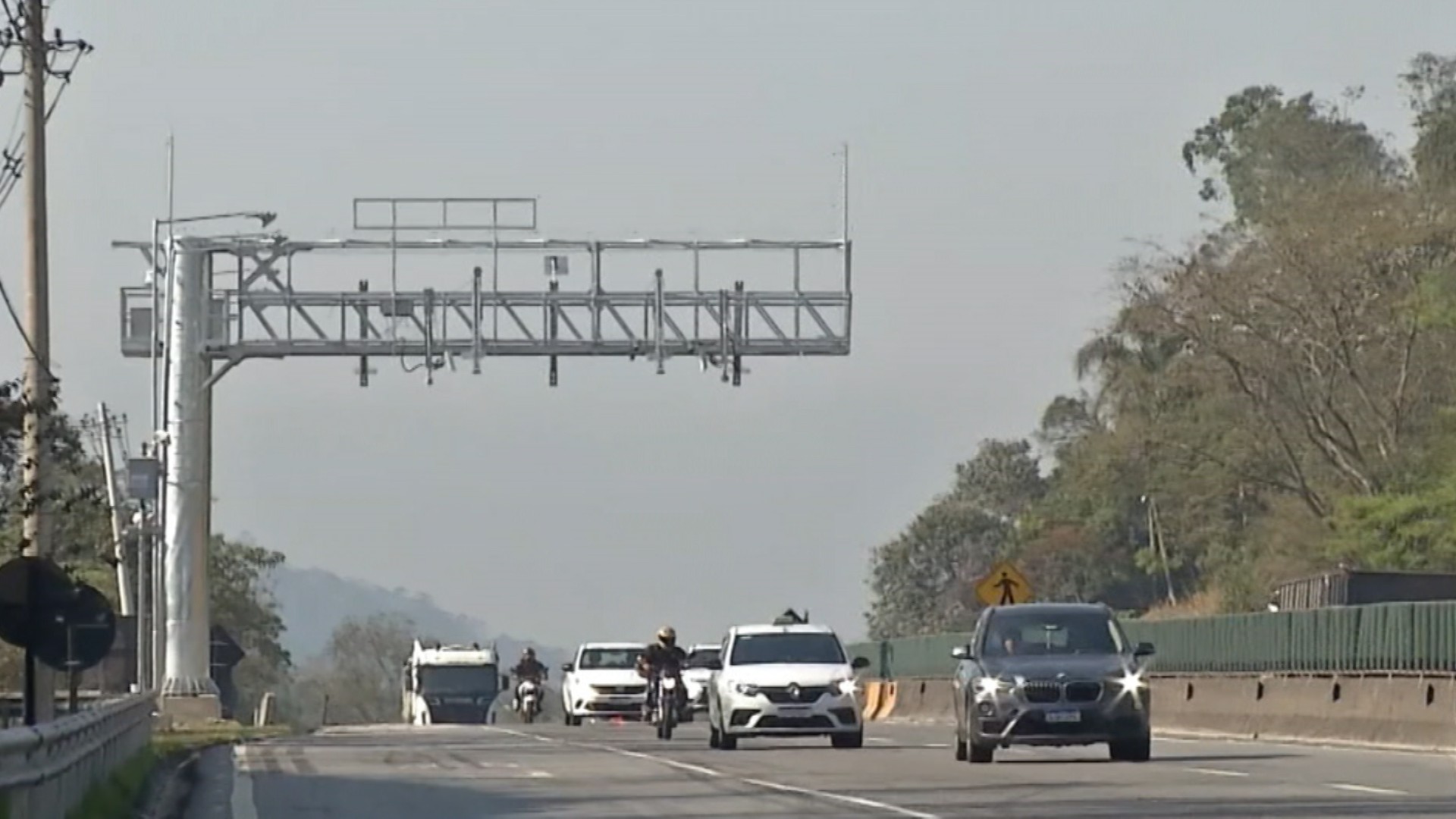 Motoristas denunciam cobranças indevidas no pedágio da Mogi-Dutra; Procon notifica concessionária