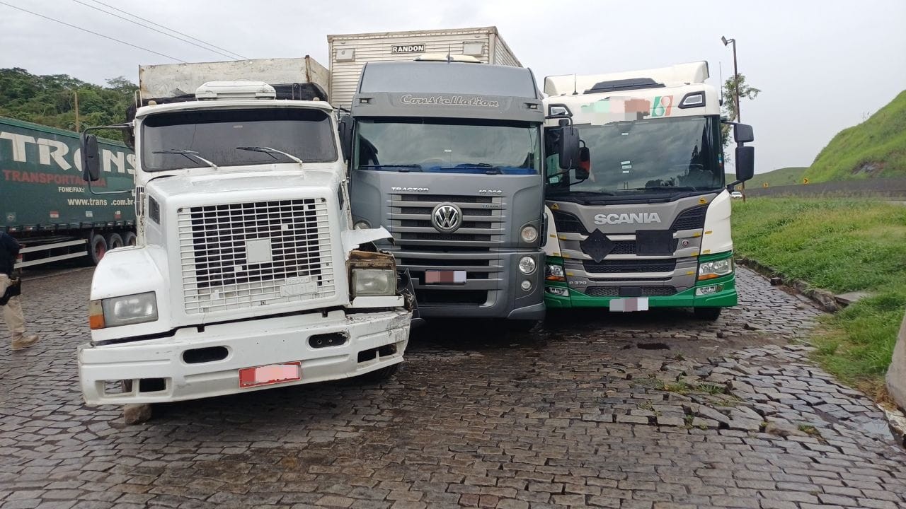 Caminhoneiro sofre mal súbito e provoca acidente em Barra Mansa