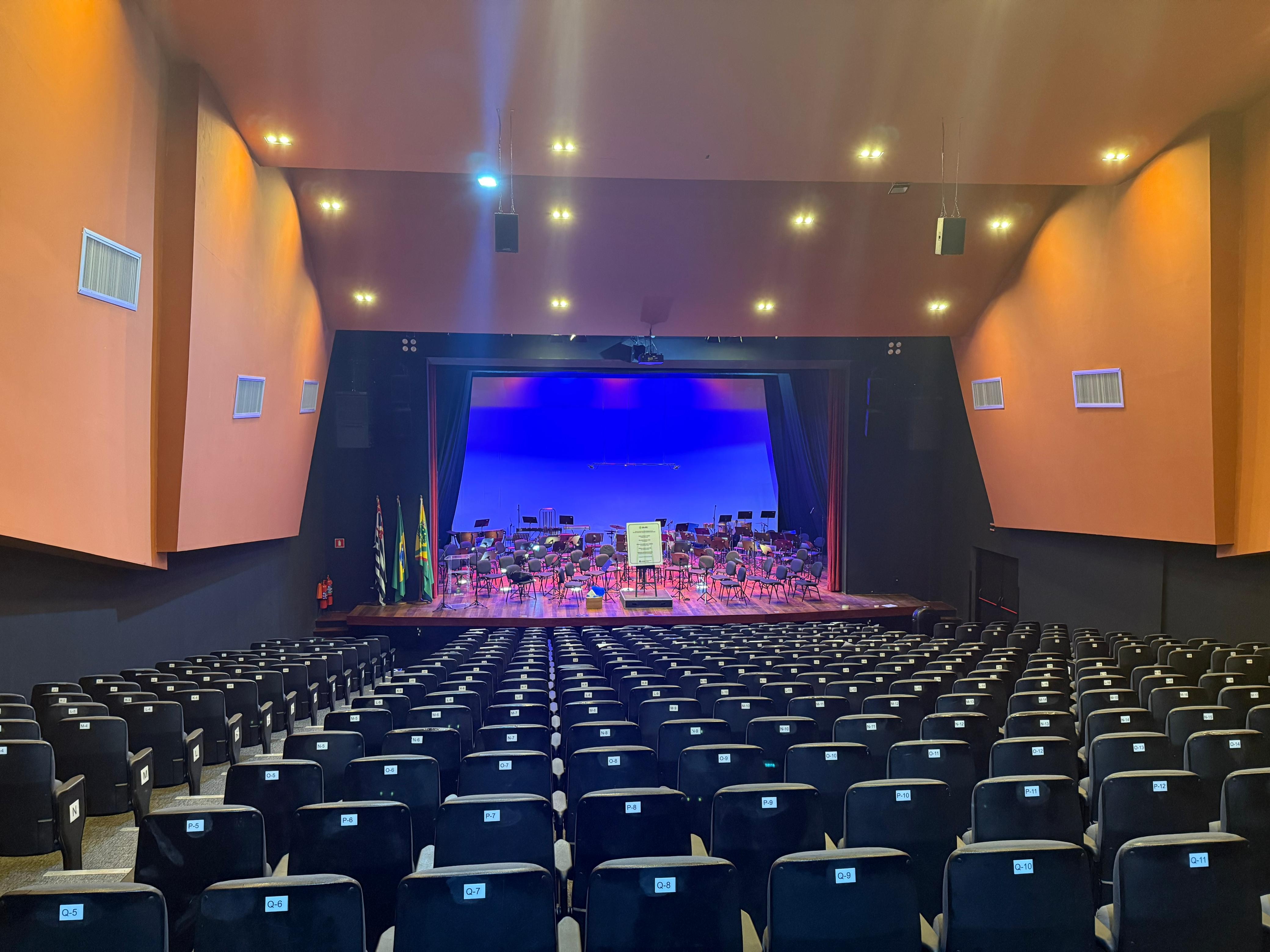 Teatro Municipal é reinaugurado após dois anos de reforma que custou R$ 5 milhões em Bauru