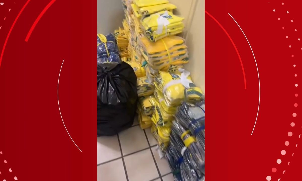 Dupla é presa transportando cerca de 500 camisas falsificadas da seleção brasileira em rodovia da Bahia