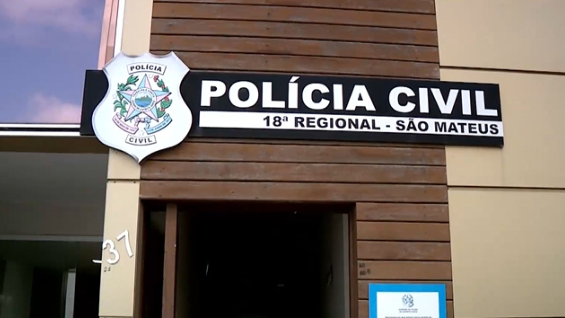 Homem é preso ao invadir delegacia atrás da ex-companheira que foi registrar queixa de agressão contra ele