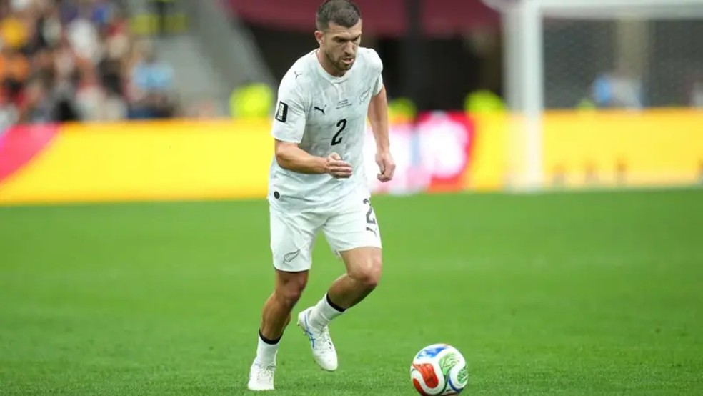 Tim Payne, da Nova Zelândia, durante a partida contra a Bélgica na primeira fase da Copa 2026 — Foto: EPA/Shutterstock via BBC