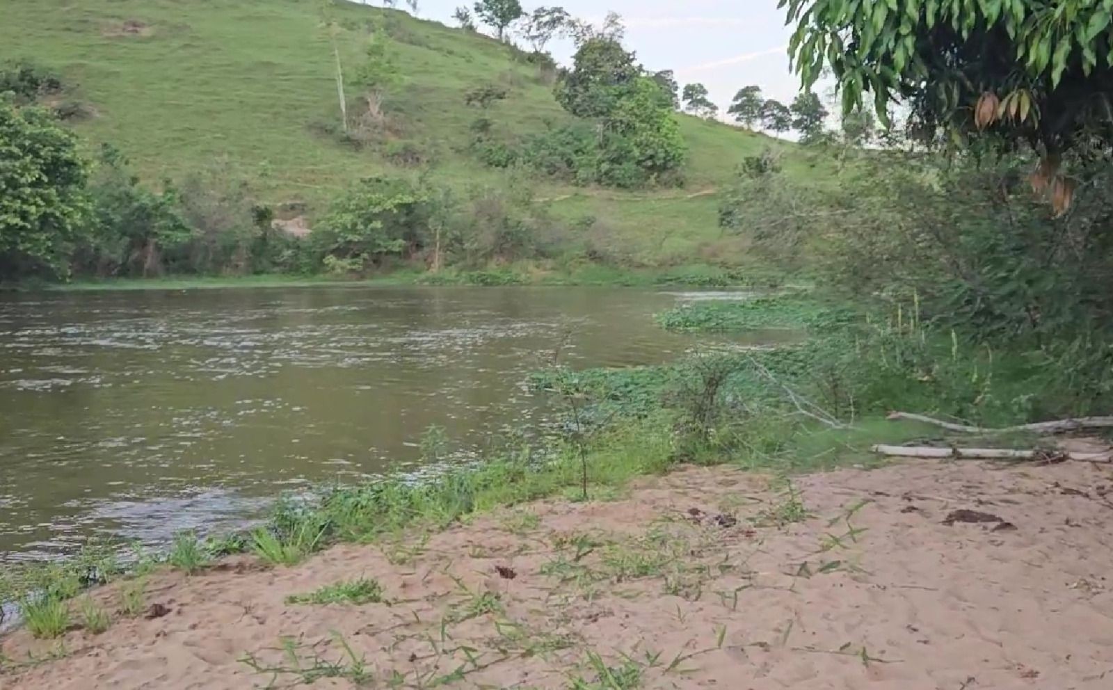 Irmãos de 17 e 21 anos morrem afogados em rio no sul da Bahia 