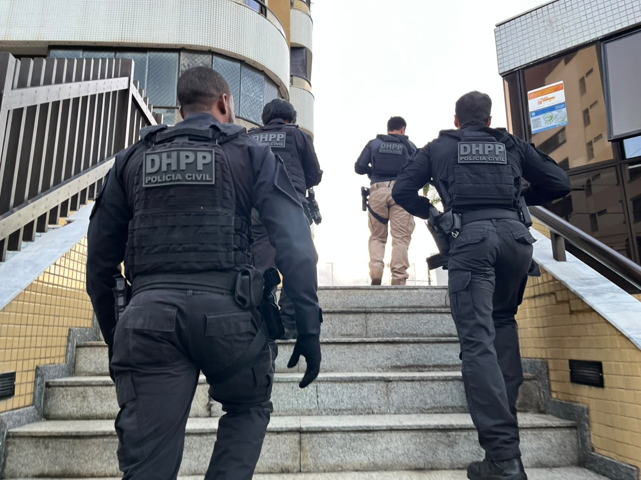 Operação mira grupo que vendia drogas para clientes de alto poder aquisitivo na Bahia e movimentou R$ 9,6 milhões