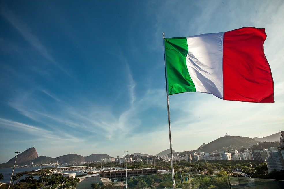 Bandeira da Itália hasteada no Rio de Janeiro — Foto: Consulado Geral da Itália/Divulgação