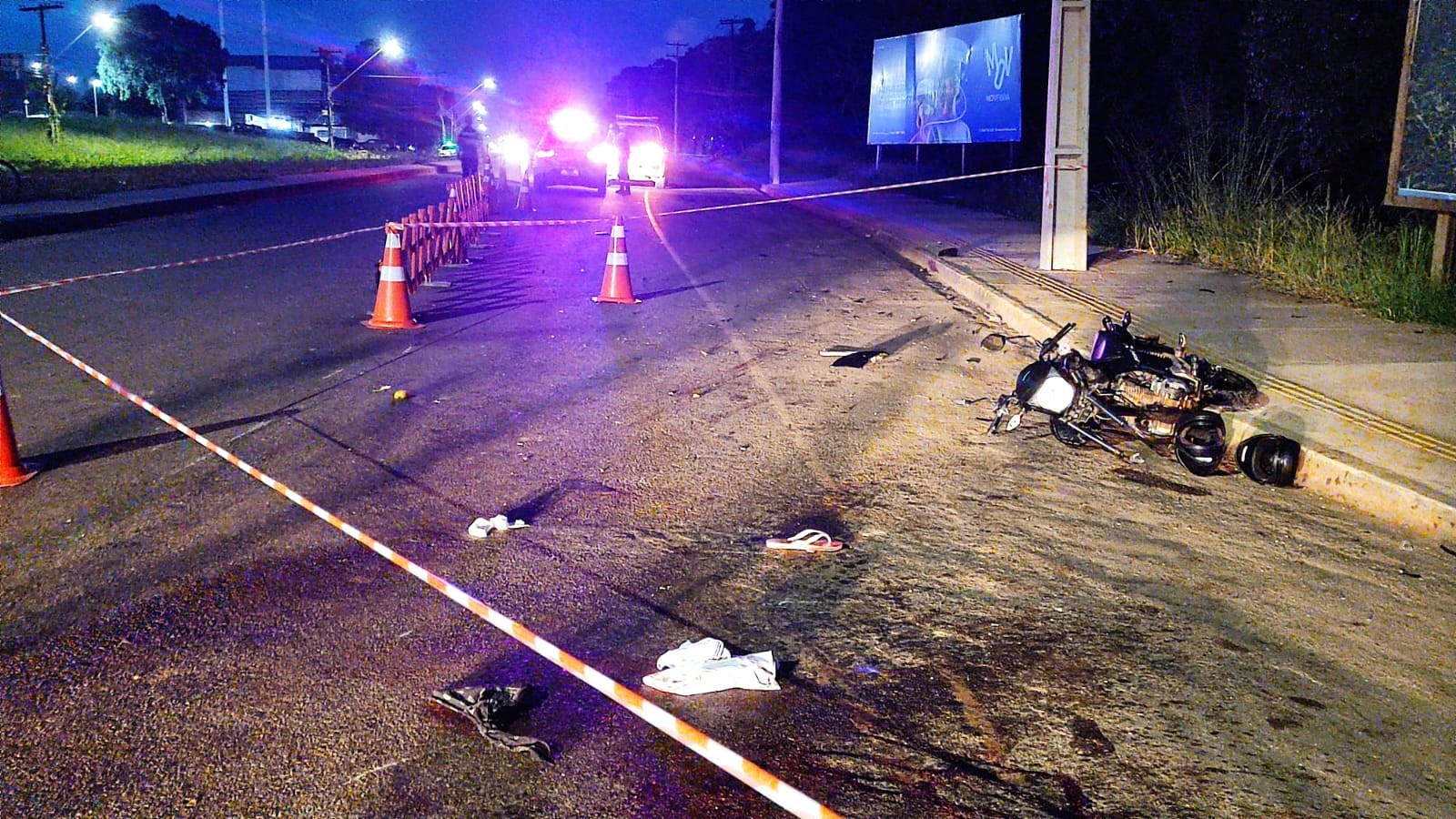 Condutor de carro morre e motociclista tem parte da perna arrancada em acidente na Av. Cuiabá, em Santarém