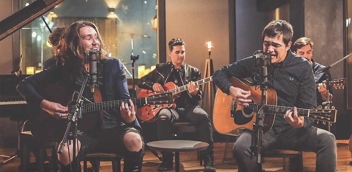 Vitor Kley lança canção para a lua, em duo com Samuel Rosa, após