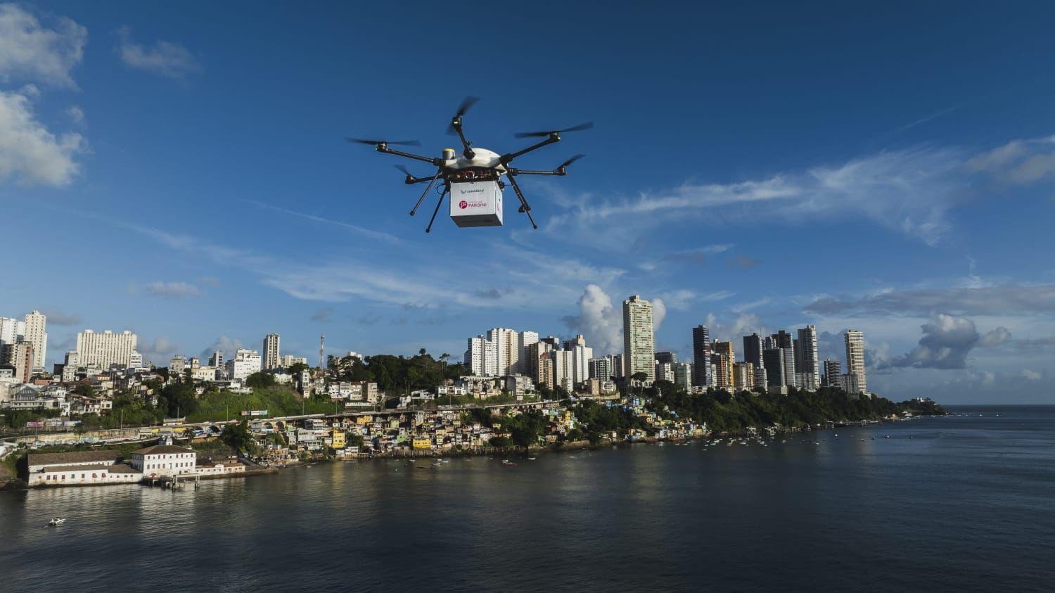 Delivery com drones: Empresas na Bahia adotam tecnologia que agiliza entregas em locais de difícil acesso
