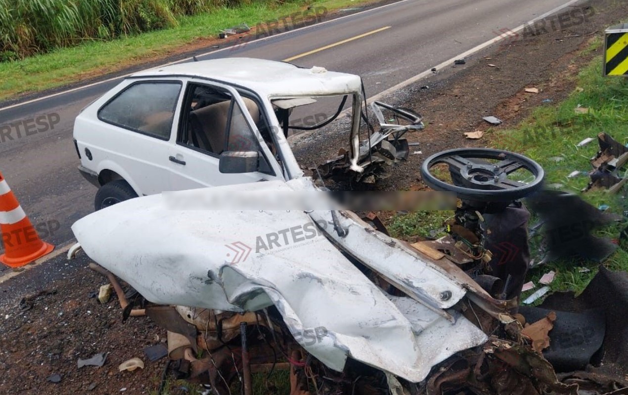 Motorista morre e outro fica ferido após colisão frontal na SP-255 em São Manuel