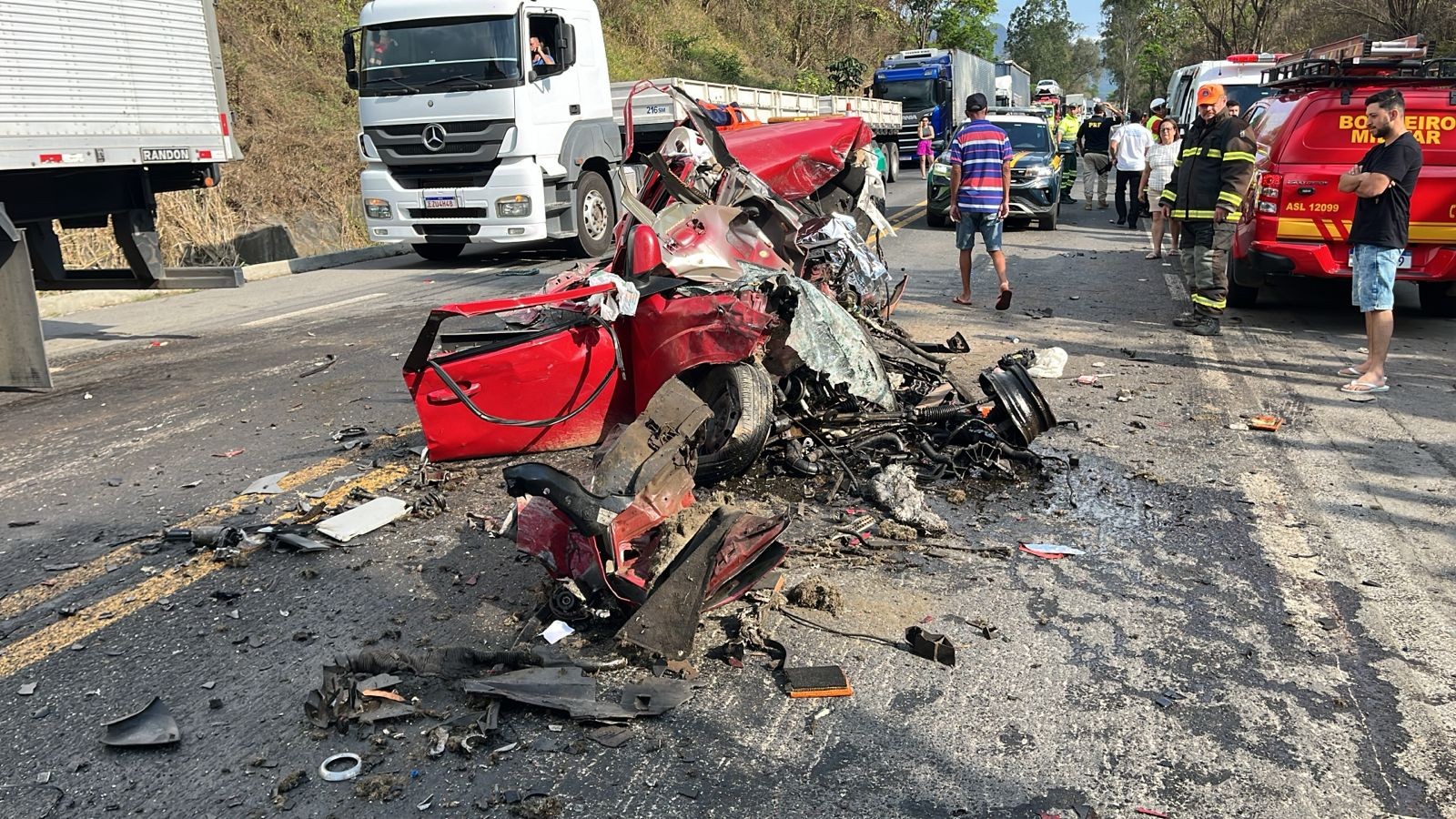 Motorista morre após batida frontal em São João do Manhuaçu