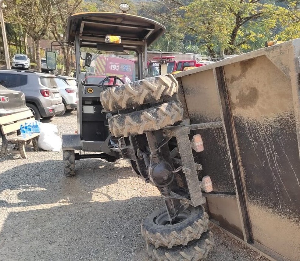 Acidente deixa feridos em Pomerode, no Vale do Itajaí — Foto: Corpo de Bombeiros VoluntáriosDivulgação