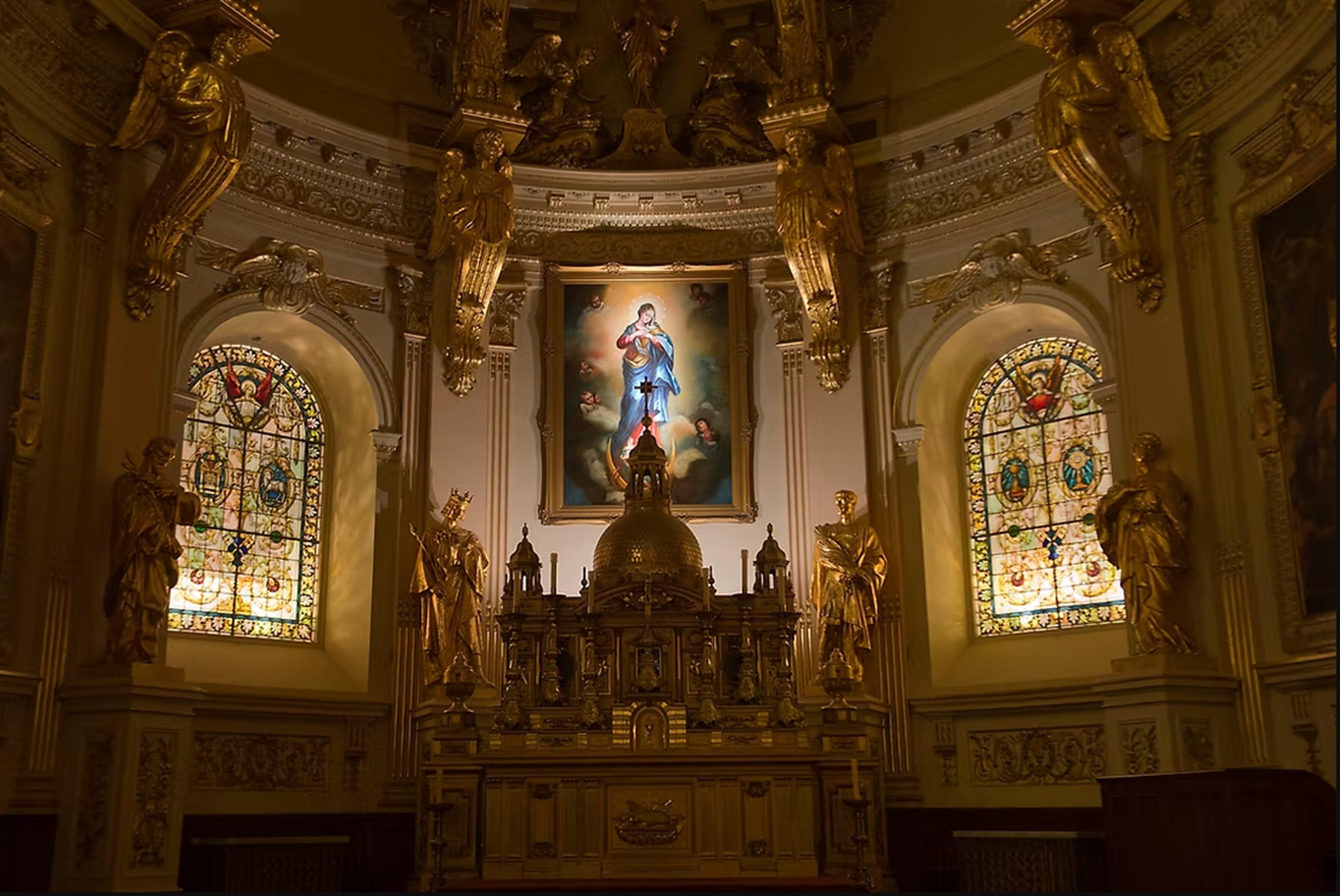 É #FAKE que 'islâmicos' atearam fogo em igreja no Canadá; incêndio foi acidental
