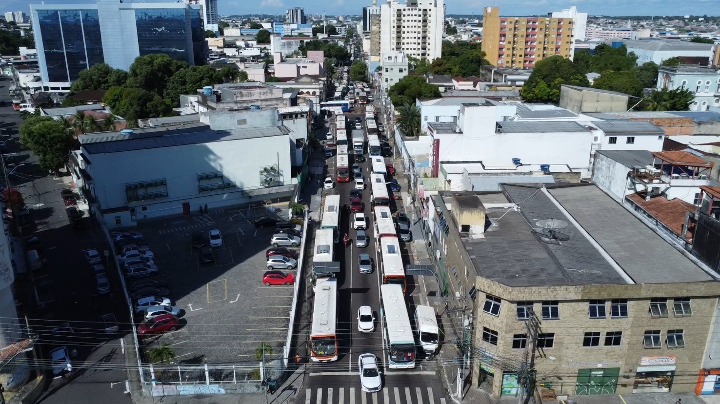 Veja fotos da paralisação que interrompeu a circulação de ônibus em Manaus