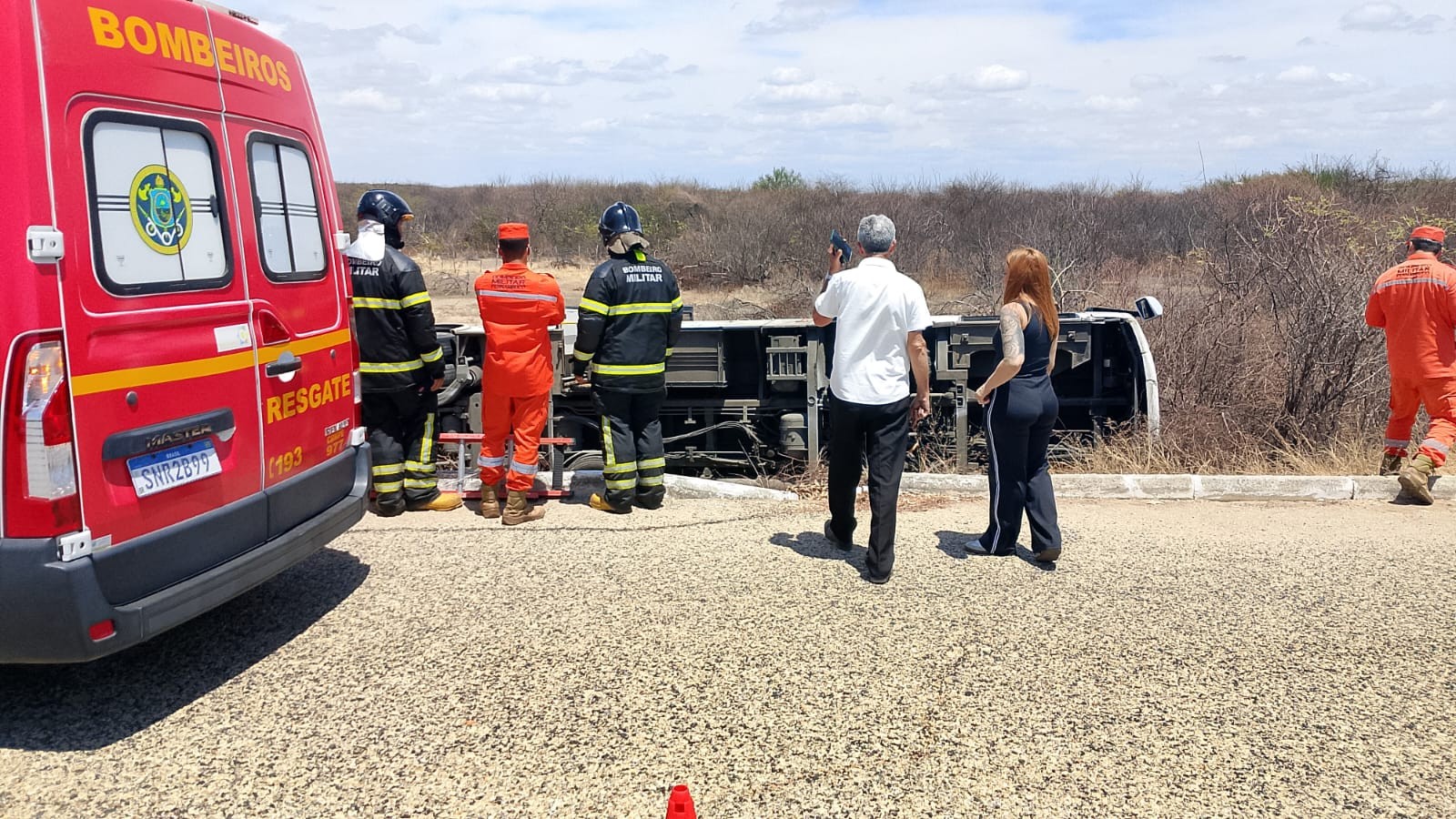 Acidente com ônibus da Univasf deixa estudantes feridos no Campus de Ciências Agrárias em Petrolina