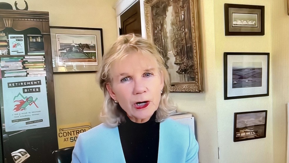 Kerry Hannon, que acaba de lançar 'Retirement bites', livro sobre preparação financeira para a velhice — Foto: Divulgação