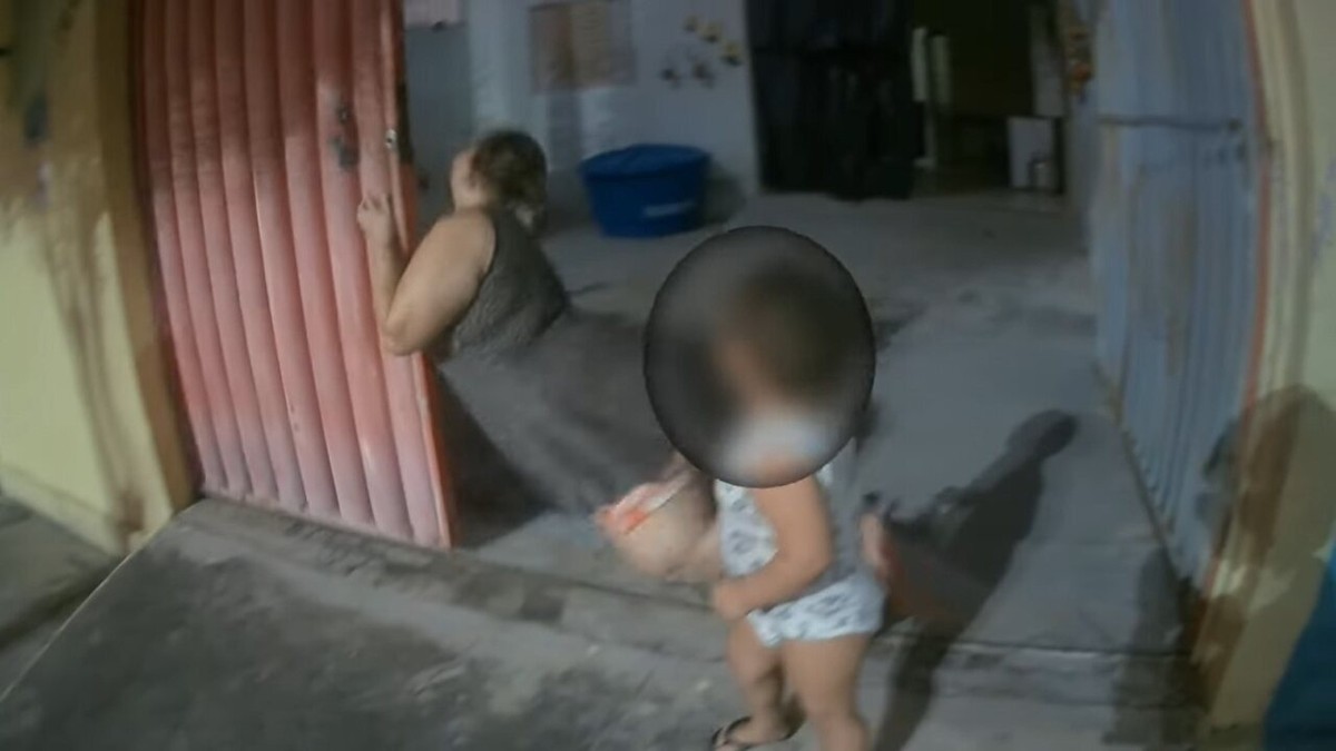Mulher desmaia ao receber entrega e é socorrida por motoboy no Ceará; vídeo  | Cariri | G1