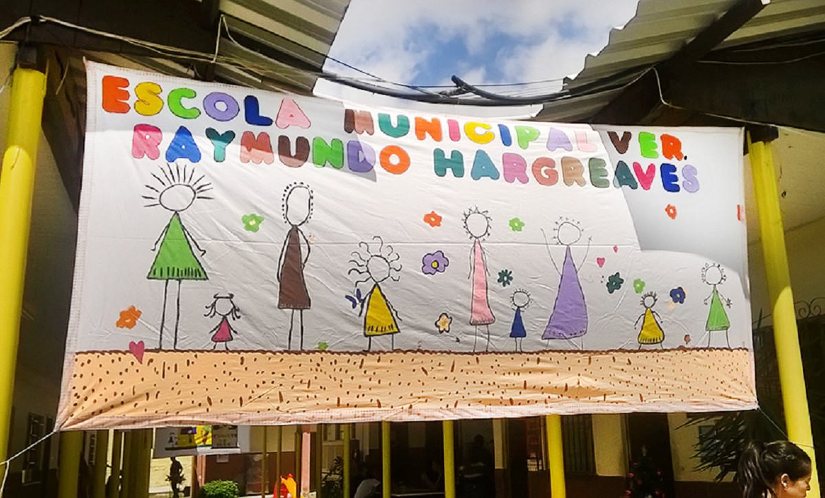 Aulas nas redes municipal, estadual e federal voltam na próxima segunda; 28 unidades seguem com atendimento suspenso