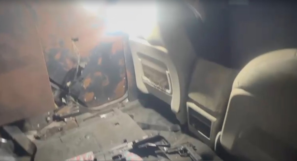 Carro blindado e adaptado para fuzis é apreendido no Dendê