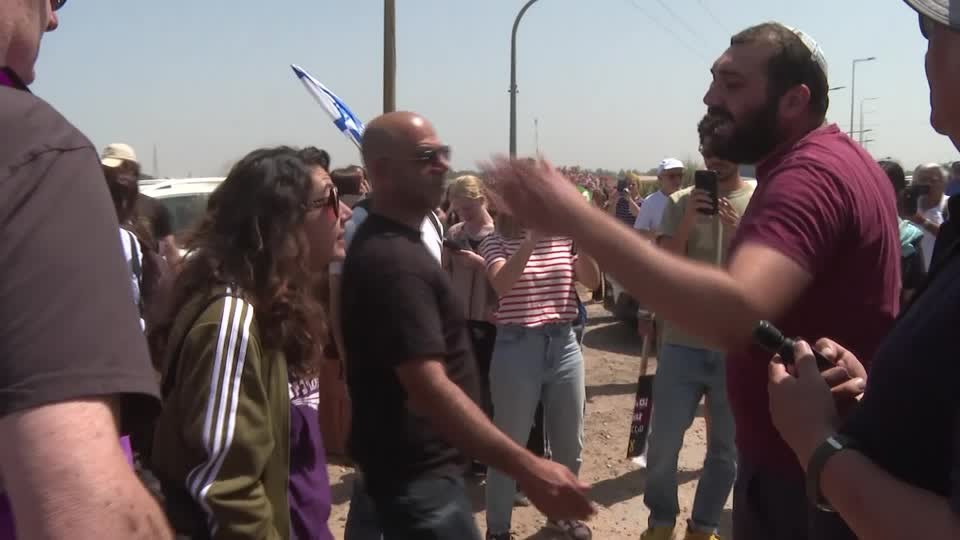 Manifestantes israelenses tentam bloquear entrada de ajuda humanitária em Gaza; VÍDEO