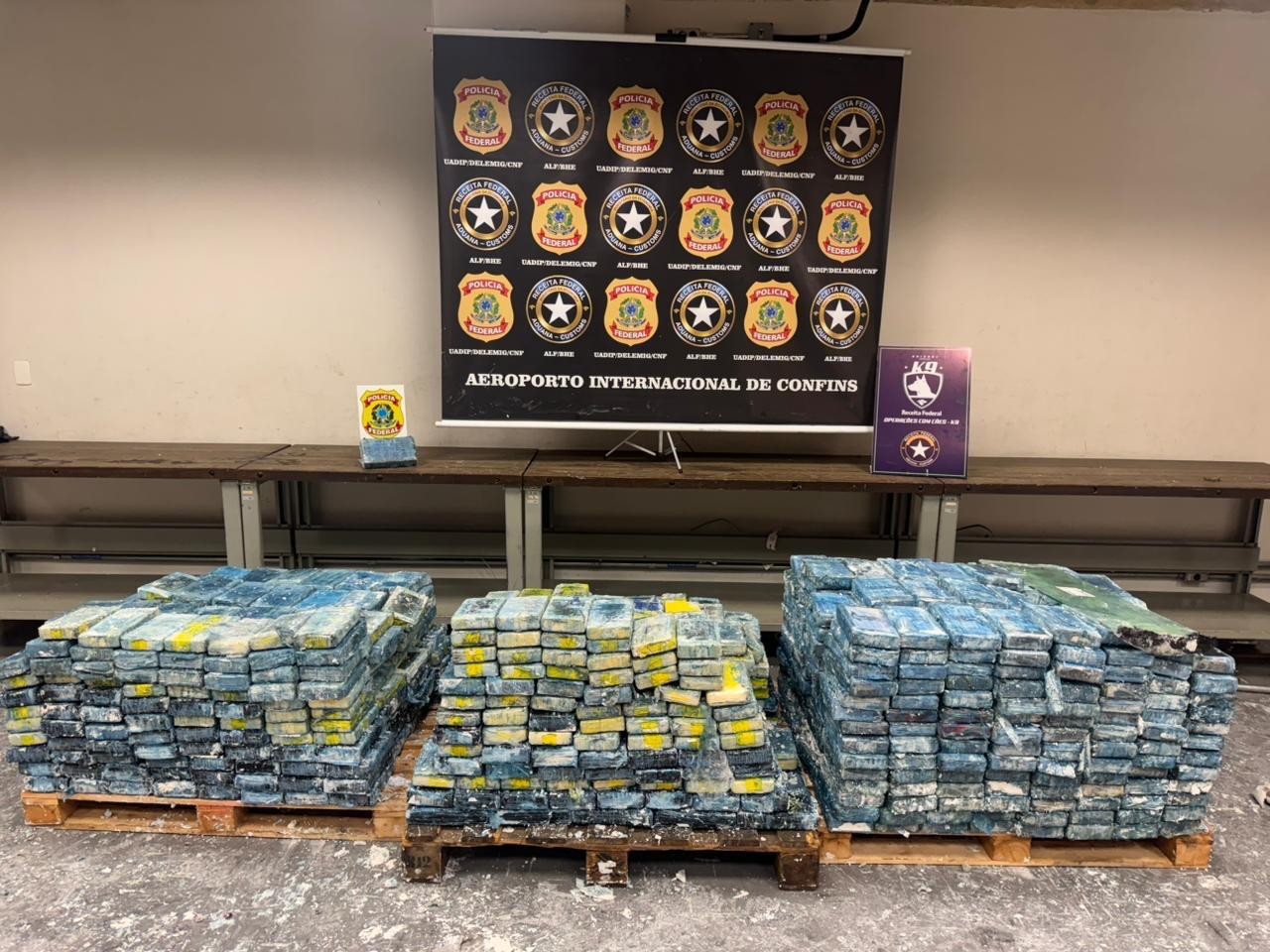 PF e Receita Federal apreendem 1,2 tonelada de cocaína no Aeroporto de Confins; VÍDEO