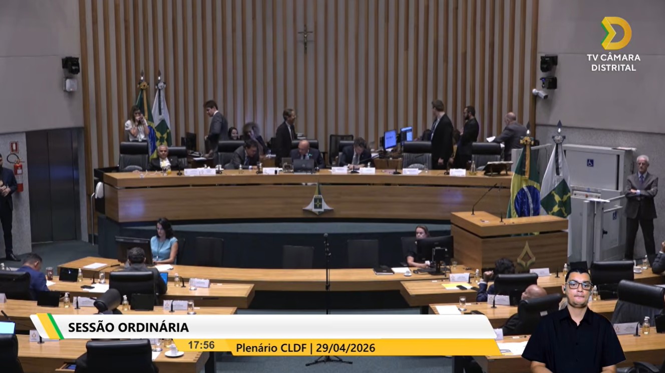 CLDF autoriza DF a aderir a acordo federal para conter alta do diesel e aprova a retirada de dois lotes do pacote de socorro ao BRB 