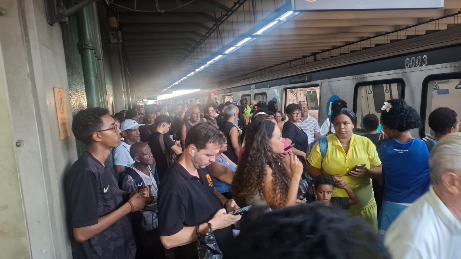 Metrô tem circulação interrompida entre Pavuna e Maria da Graça