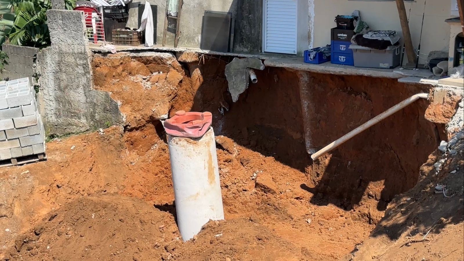 Solo cede preocupa moradores e interdita casa no Jardim São José II, em São José dos Campos