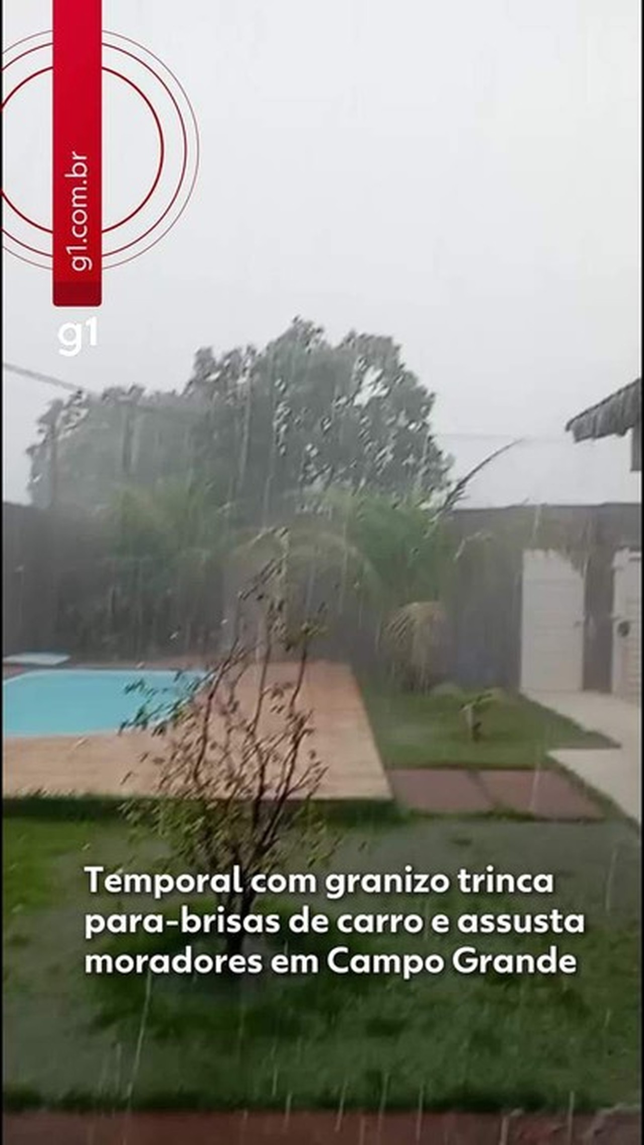 Pedras de granizo caem durante temporal em Campo Grande, danificando veículos