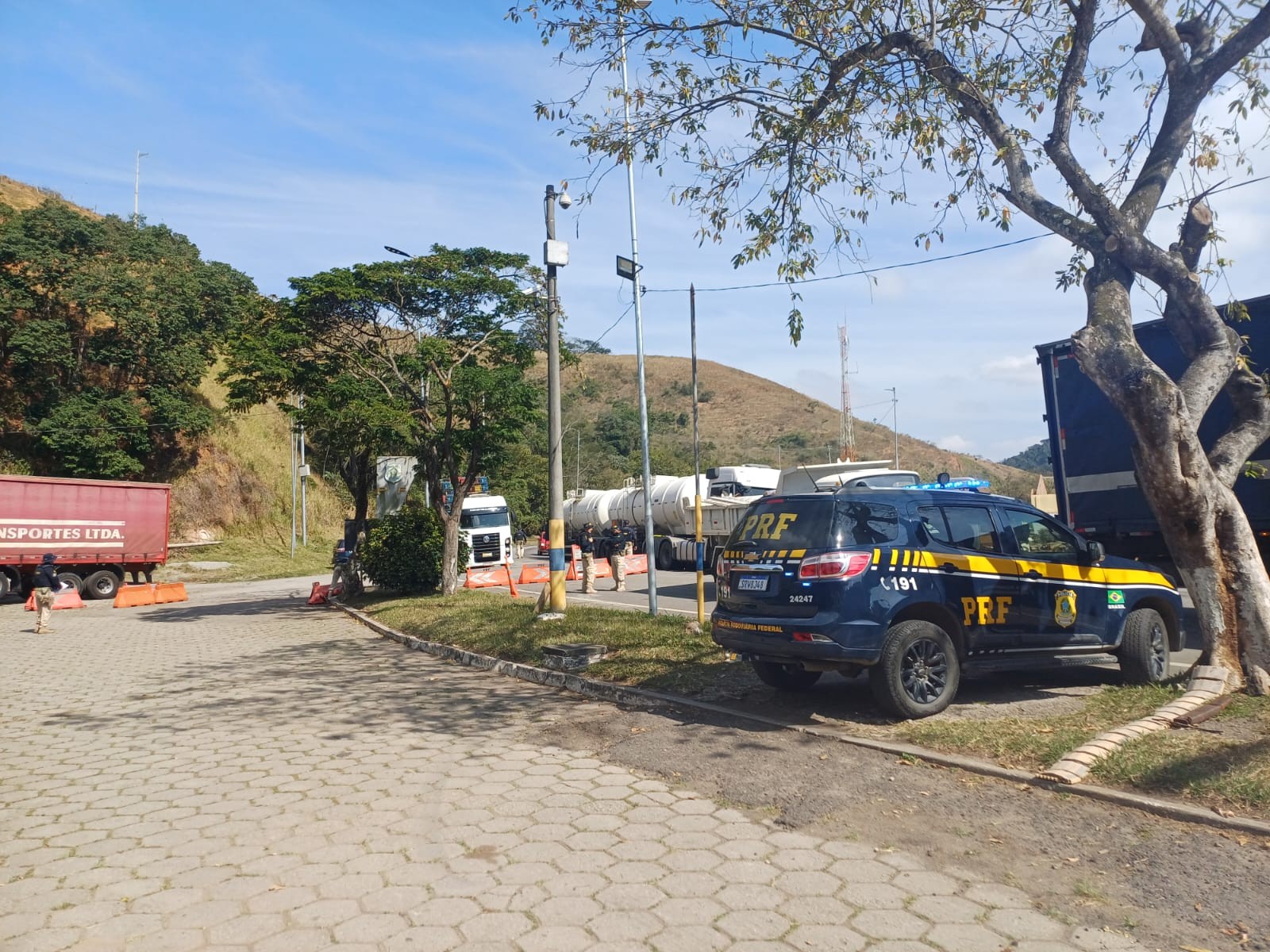 Quase 2 duas mil panelas sem nota fiscal são apreendias na Via Dutra, em Piraí