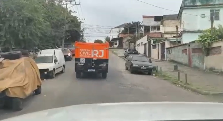 Homem morre dentro de casa no Rio, e cães passam dois dias ao lado de corpo: 'Difícil segurar as lágrimas', diz secretário