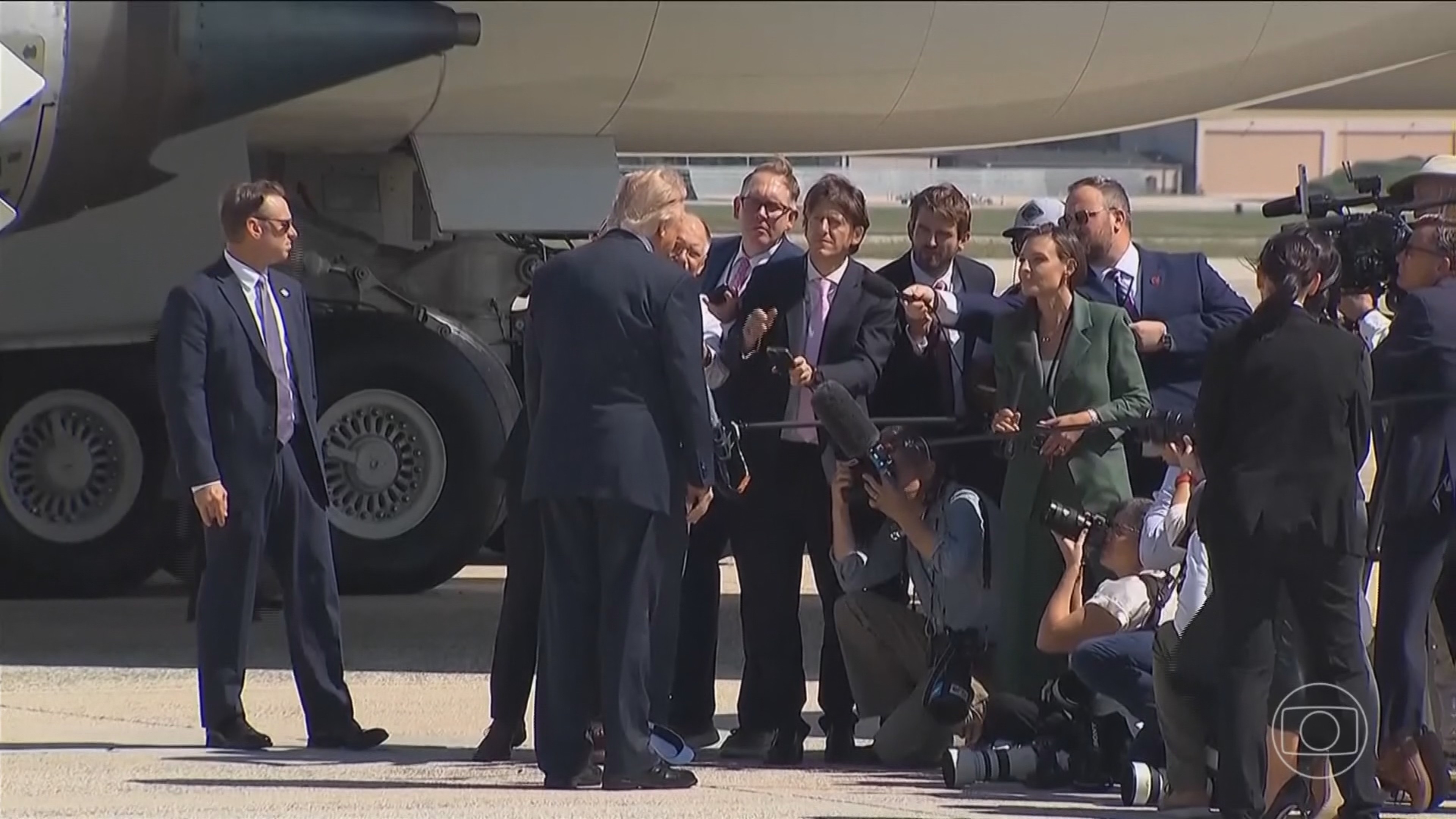 Em uma afronta à liberdade de imprensa, Donald Trump proíbe o trabalho de 3 veículos de jornalismo na Casa Branca