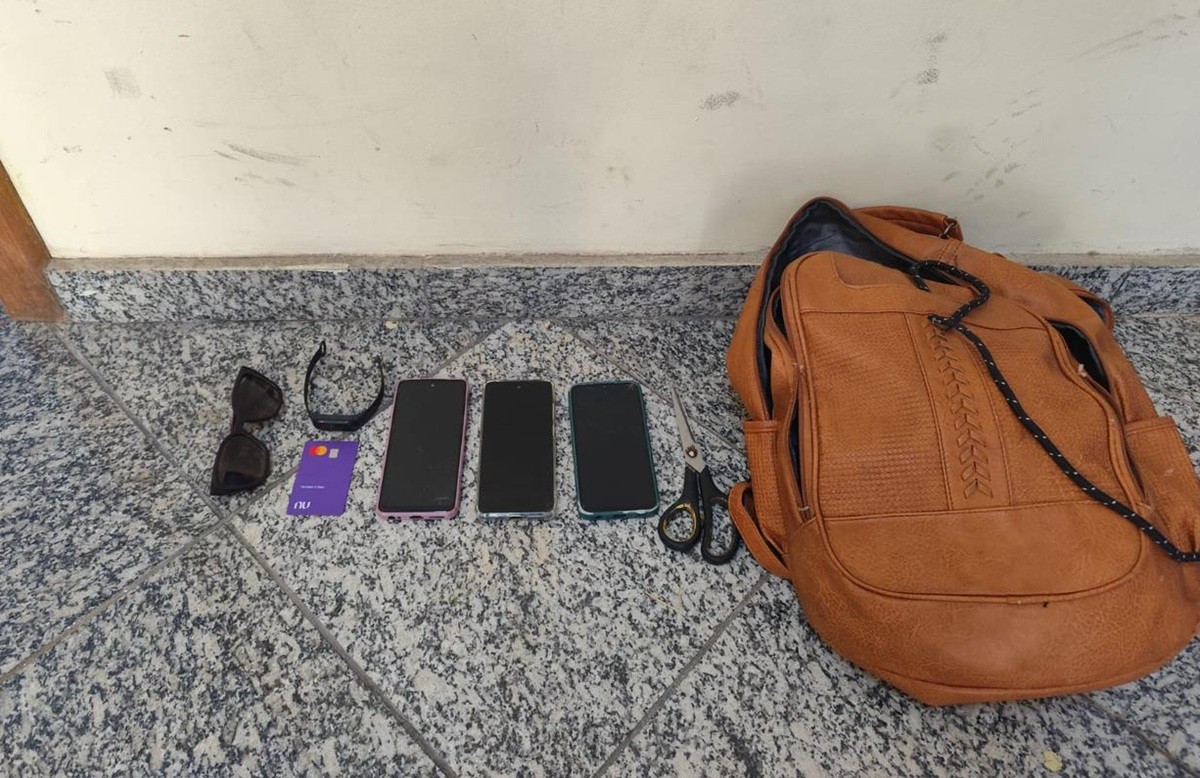 Homem é preso com carro furtado e compras feitas com cartão da vítima em Cabo Frio