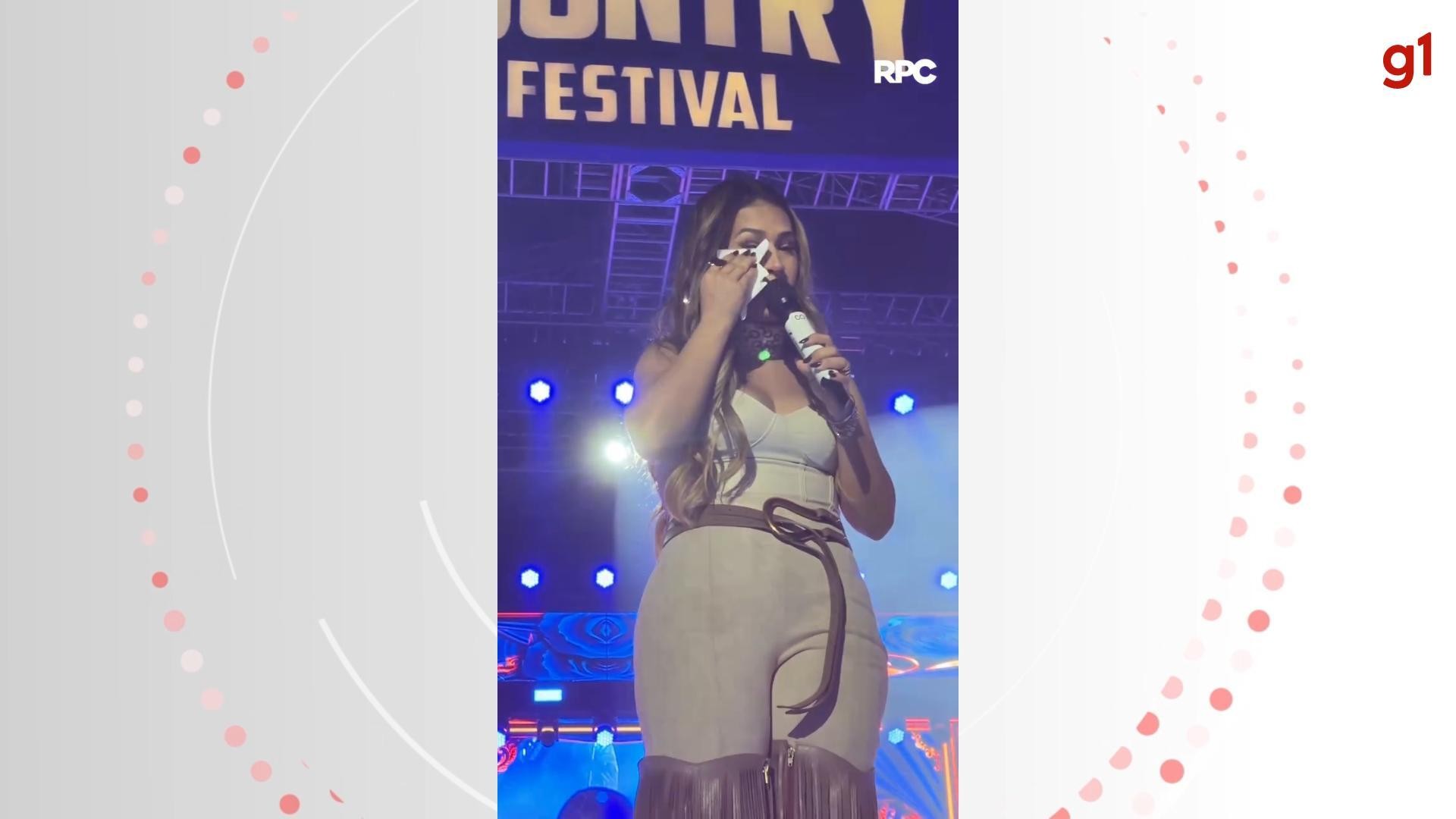 Simone Mendes chora após voz falhar em show na Grande Curitiba: 'Uma das coisas piores pro artista é não fazer com excelência o que mais ama'