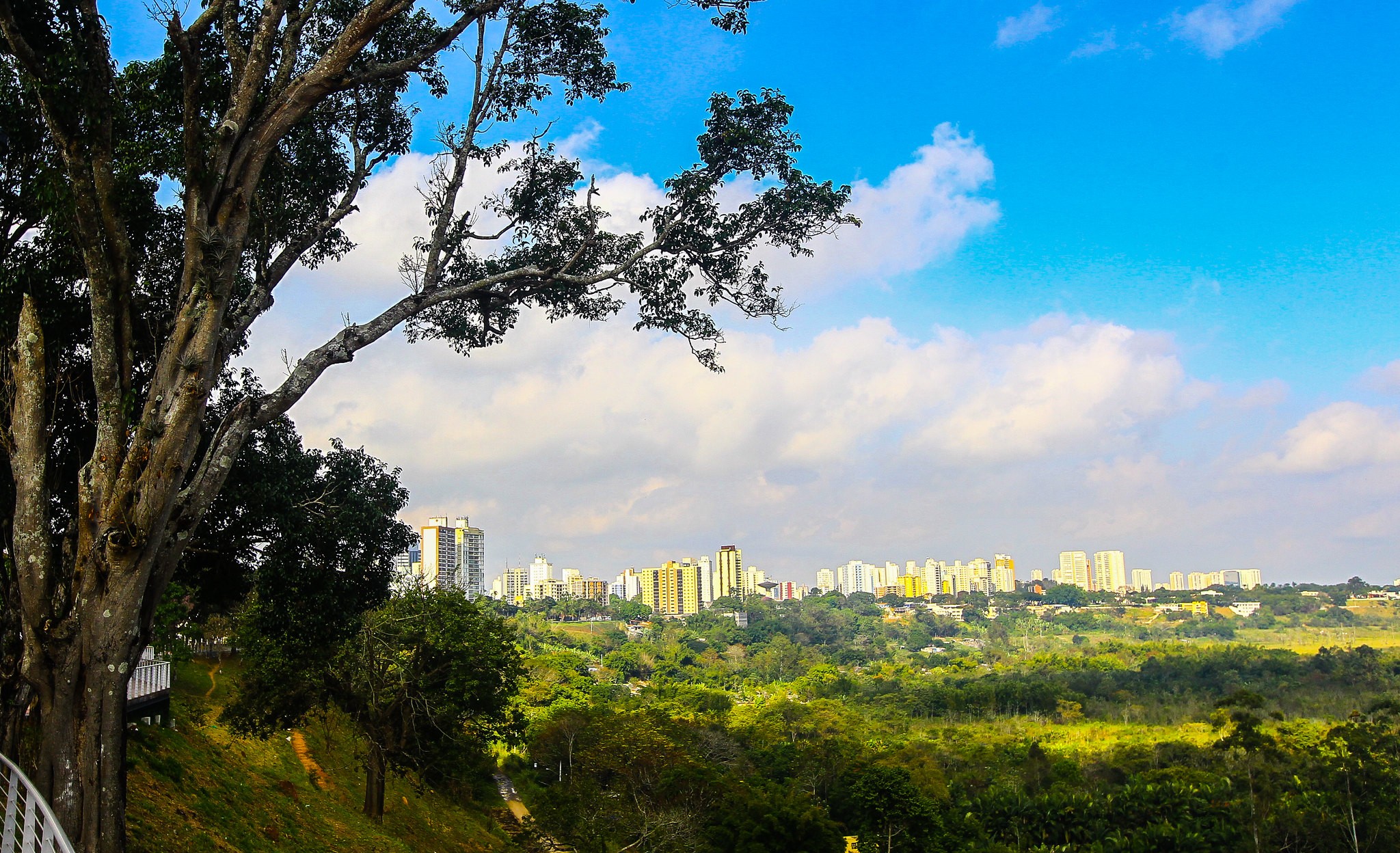 Frente fria perde força, calor volta e temperaturas devem bater 36°C no Vale do Paraíba e região