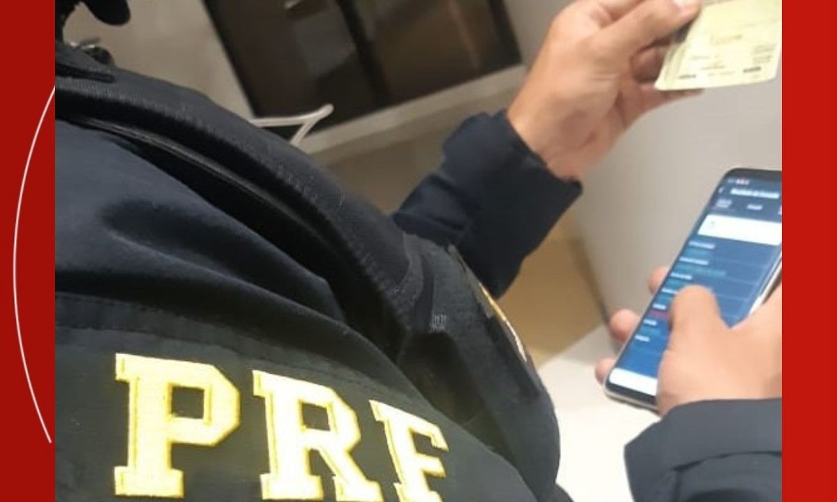 Falsa médica é presa durante abordagem da PRF na Bahia