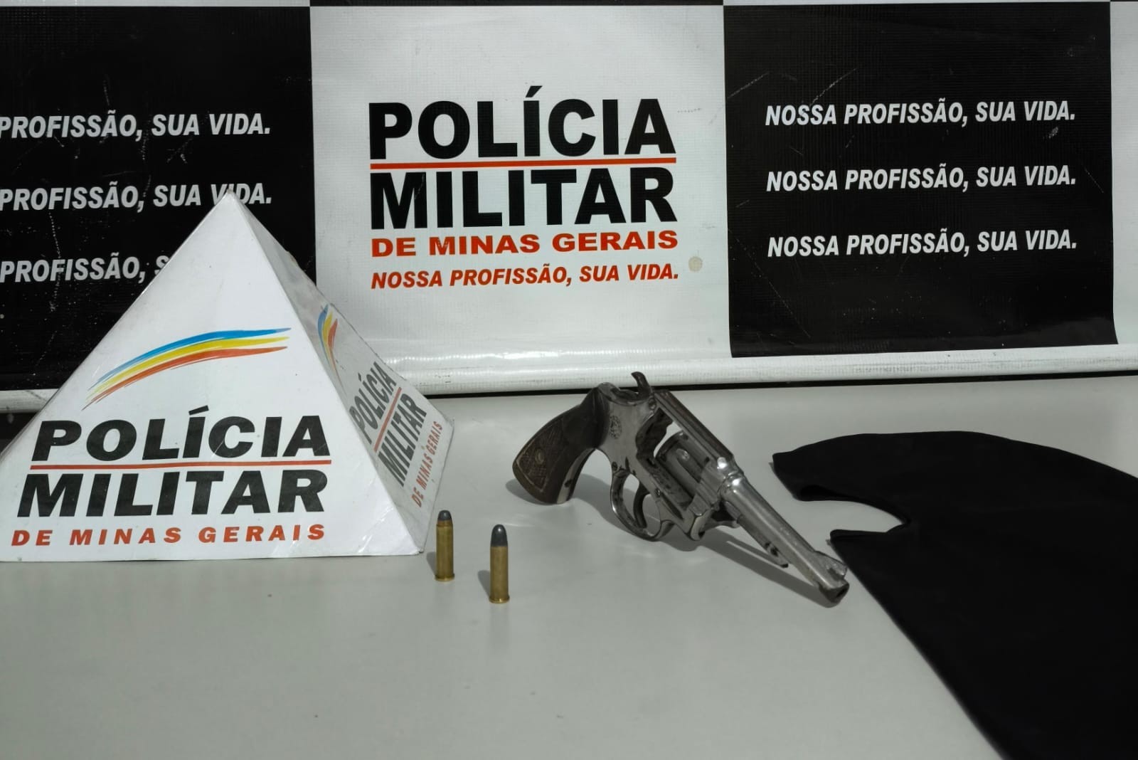 Homem é preso ao tentar roubar carro em que estavam mãe e filho em Janaúba