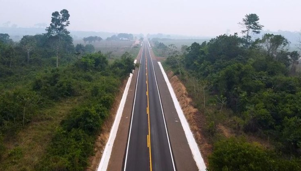 A BR-163 possui mais de 3,5 mil quilômetros de extensão, fazendo a conexão entre o Sul, o Centro-Oeste e o Norte do Brasil — Foto: Dnit
