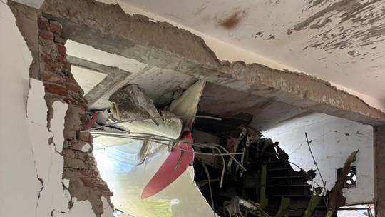 Avião que caiu na Índia atingiu refeitório de alojamento com estudantes de medicina; VEJA FOTOS