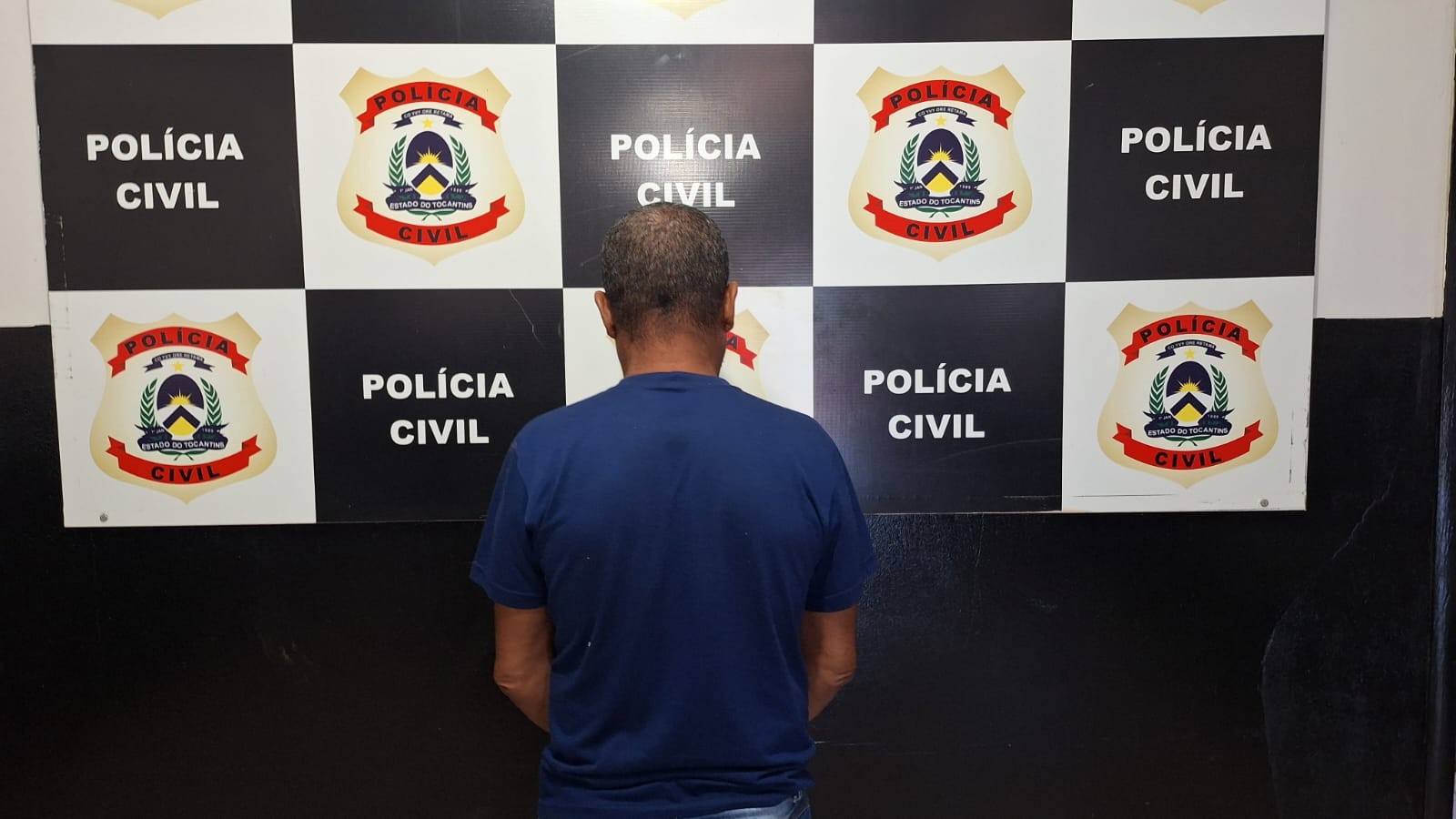 Polícia prende suspeito de estupro de vulnerável e diz que ele atraía vítima oferecendo doces